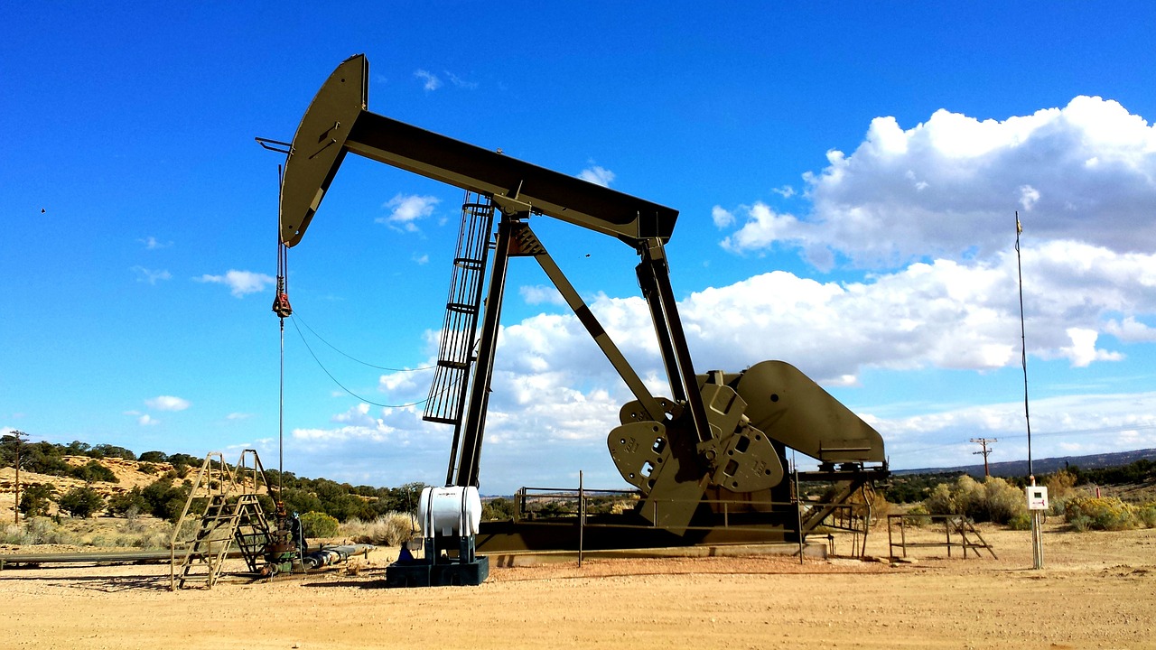oil-rig-dessert-schieferC3B6l-production-1